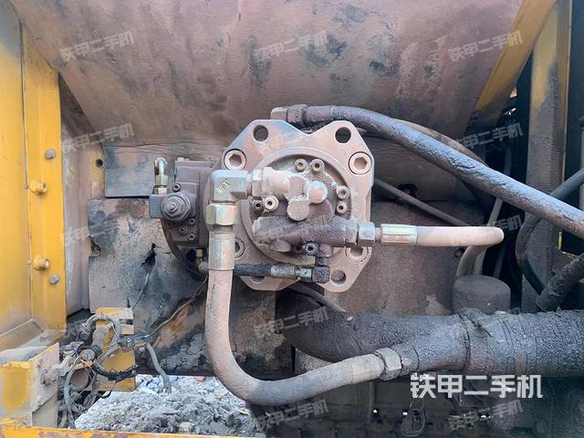 液壓泵艙室正面整體（整機(jī)外觀）
