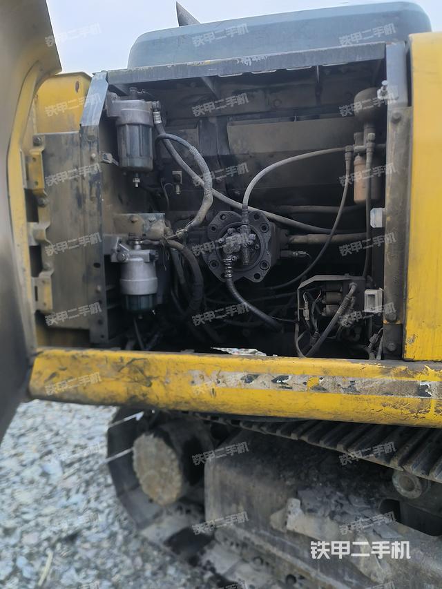 液壓泵艙室正面整體(整機(jī)外觀) 液壓泵艙室正面整體(整機(jī)外觀)