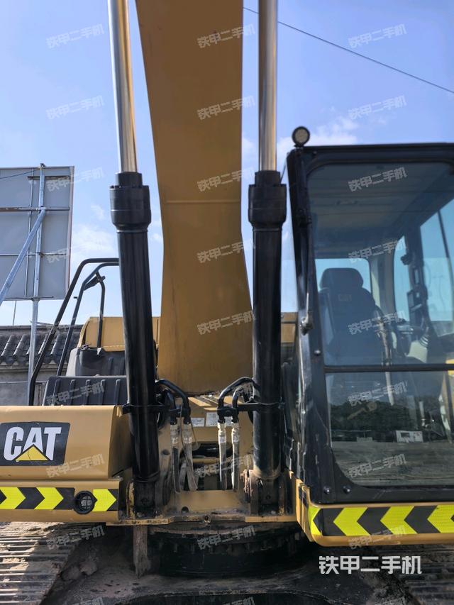 大臂油缸整體?豎拍（工作和回轉(zhuǎn)裝置）