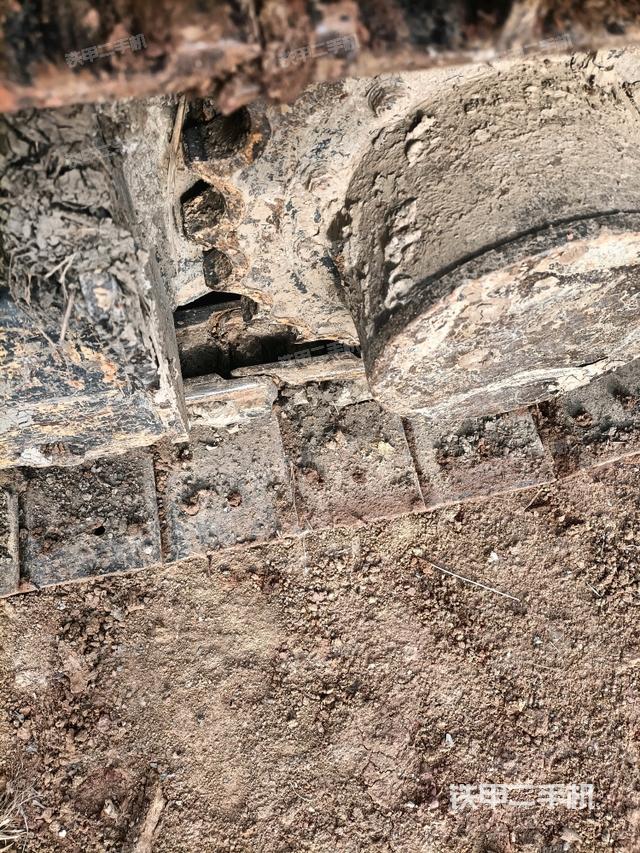 右驅(qū)動(dòng)輪（行走機(jī)構(gòu)）