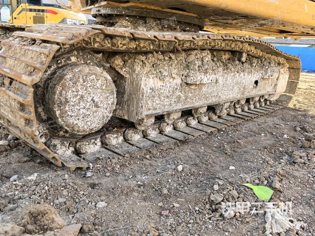 右側履帶整體（行走機構）