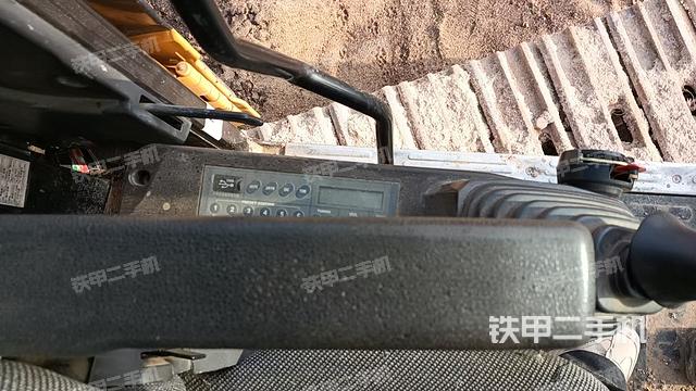 座椅左側(cè)控制臺(tái)/音響/含左手柄（駕駛室部分）