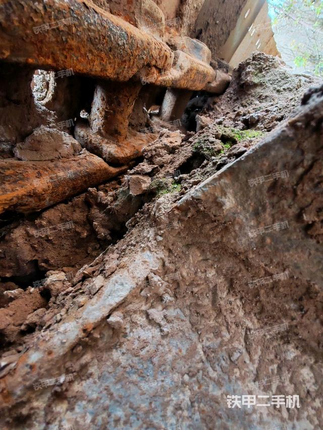 右側(cè)履帶整體?(行走機構(gòu)) 右側(cè)履帶整體?(行走機構(gòu))