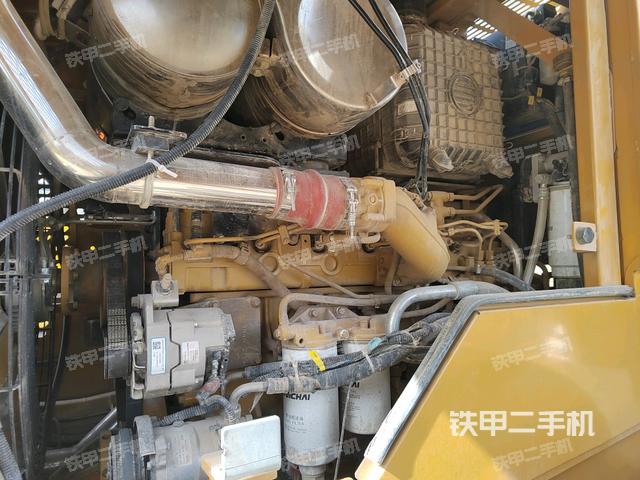 發(fā)動(dòng)機(jī)右側(cè)（整機(jī)外觀及大件）