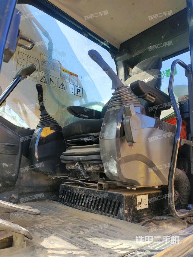 駕駛室整體（整機外觀）