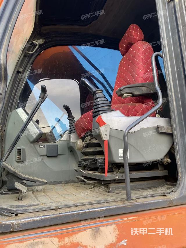 駕駛室整體（整機外觀）