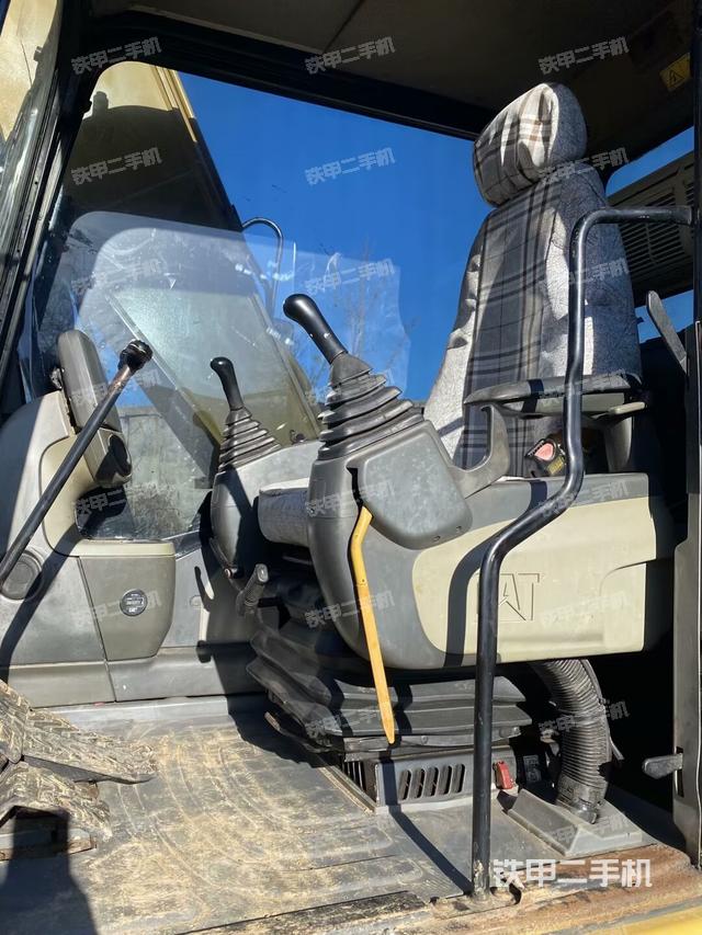 駕駛室整體（整機外觀）