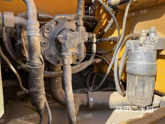 液壓泵艙室正面整體(整機(jī)外觀) 液壓泵艙室正面整體(整機(jī)外觀)