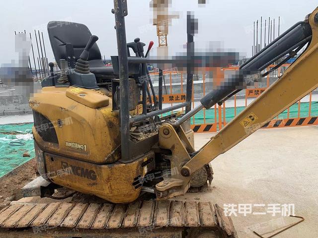 駕駛室整體(整機(jī)外觀) 駕駛室整體(整機(jī)外觀)