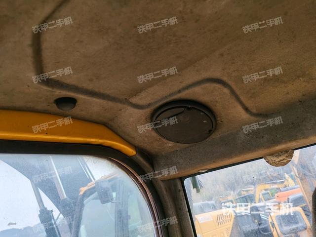 行走控制手柄和踏板?俯拍(駕駛室部分) 行走控制手柄和踏板?俯拍(駕駛室部分)