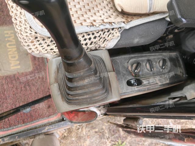 座椅右側(cè)控制臺(tái)/鑰匙門/油門/含右手柄（駕駛室部分）