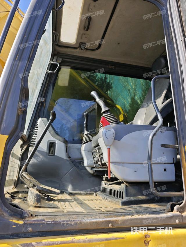 駕駛室整體（整機外觀）