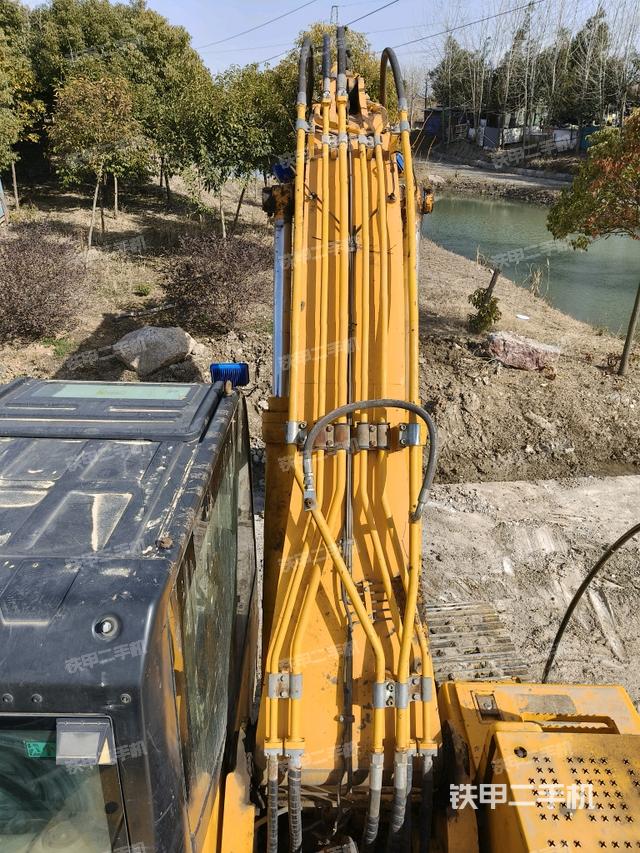 大臂背部俯視（工作和回轉(zhuǎn)裝置）