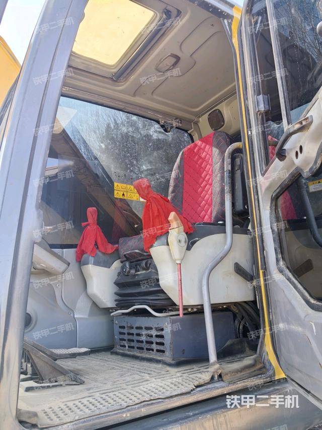 駕駛室整體（整機外觀）