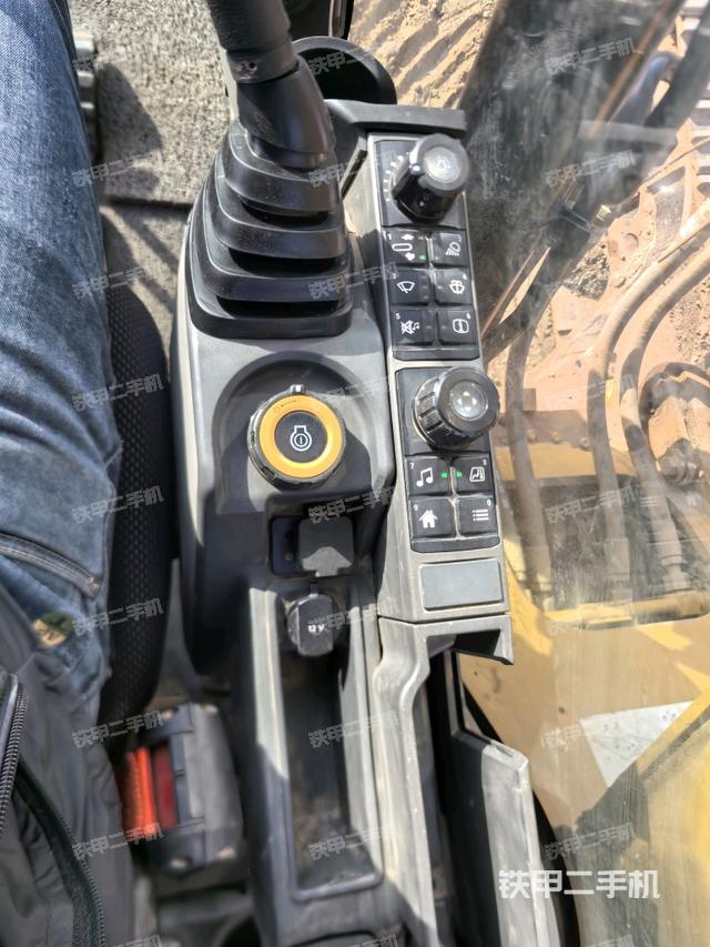 座椅右側(cè)控制臺(tái)/鑰匙門/油門/含右手柄（駕駛室部分）