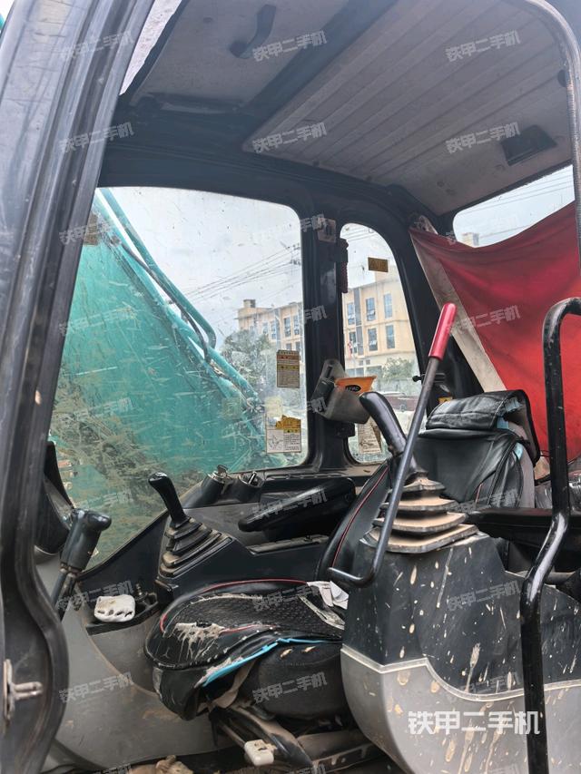 后窗玻璃角標(biāo)（駕駛室部分）