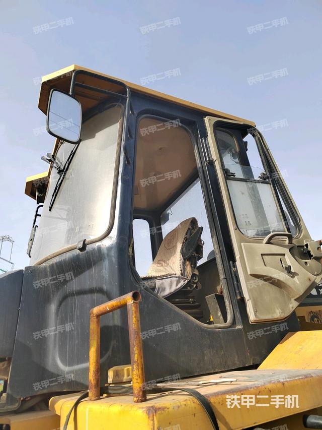 駕駛室操作臺(tái)（整機(jī)外觀及大件）