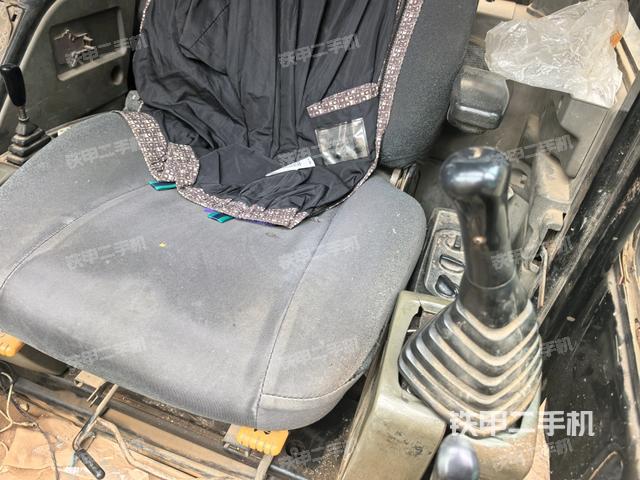 座椅右側(cè)控制臺(tái)/鑰匙門/油門/含右手柄（駕駛室部分）