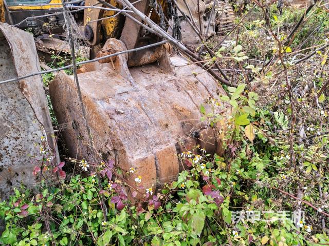 小臂整體左后(工作和回轉(zhuǎn)裝置) 小臂整體左后(工作和回轉(zhuǎn)裝置)