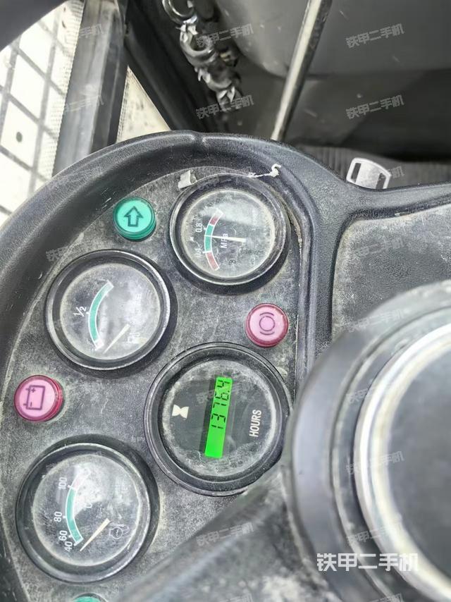 駕駛室整體(整機(jī)外觀) 駕駛室整體(整機(jī)外觀)