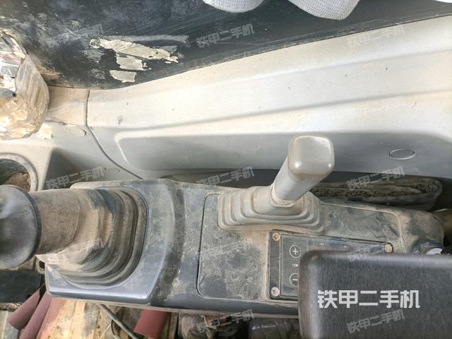 座椅右側(cè)控制臺(tái)/鑰匙門/油門/含右手柄（駕駛室部分）