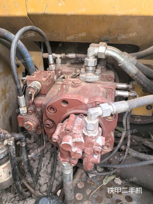 液壓泵斜45?左（大件艙室）