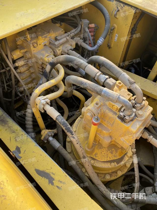 回轉馬達和主控閥（整機外觀）