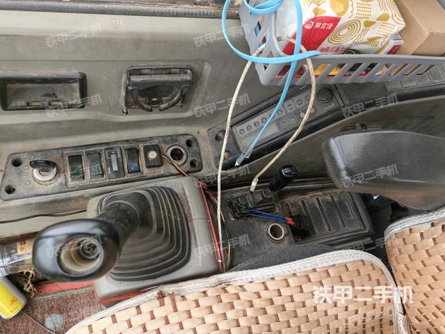 座椅左側(cè)控制臺(tái)/音響/含左手柄（駕駛室部分）