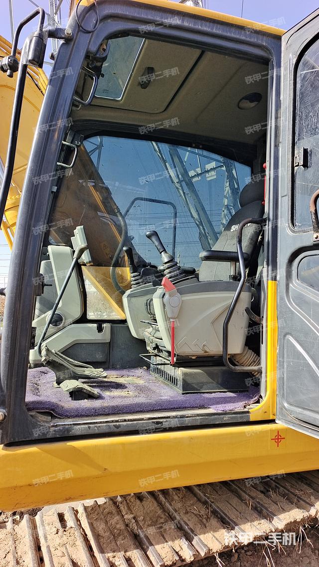 驾驶室整体（整机外观）