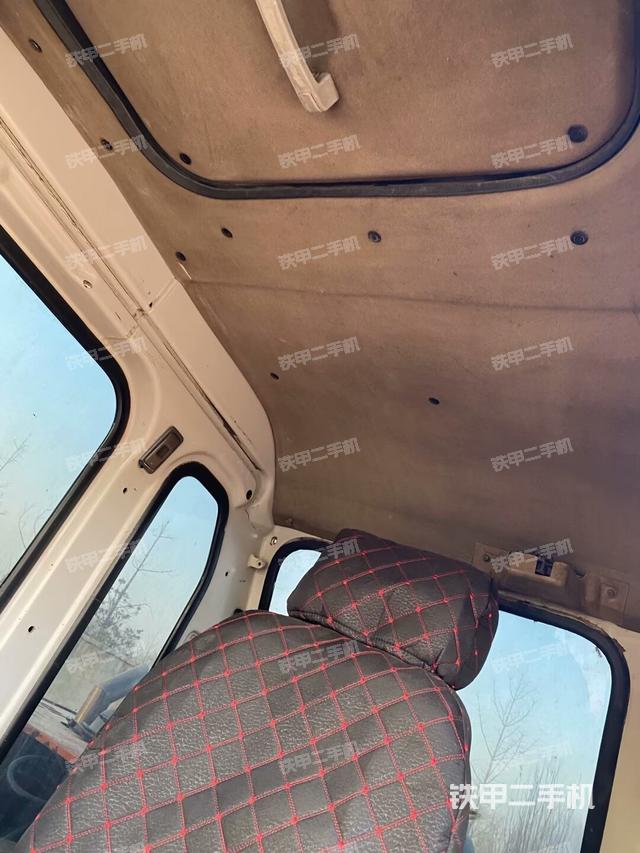 駕駛室頂部（整機外觀）