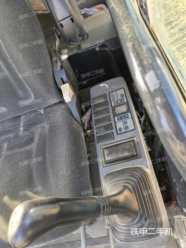 座椅左側控制臺/音響/含左手柄（駕駛室部分）