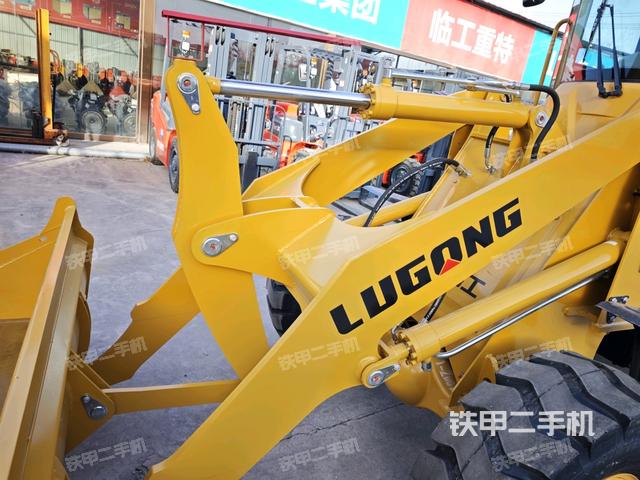 鏟斗油缸側(cè)面(工作裝置) 鏟斗油缸側(cè)面(工作裝置)