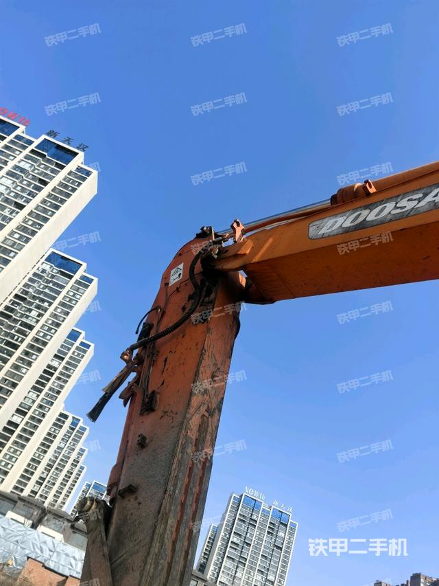 小臂整體左后(工作和回轉(zhuǎn)裝置) 小臂整體左后(工作和回轉(zhuǎn)裝置)