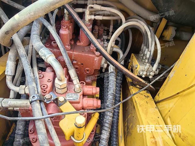 回轉(zhuǎn)馬達和主控閥（整機外觀）