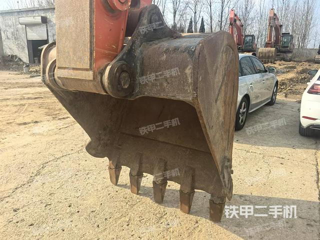 小臂整體左后(工作和回轉(zhuǎn)裝置) 小臂整體左后(工作和回轉(zhuǎn)裝置)