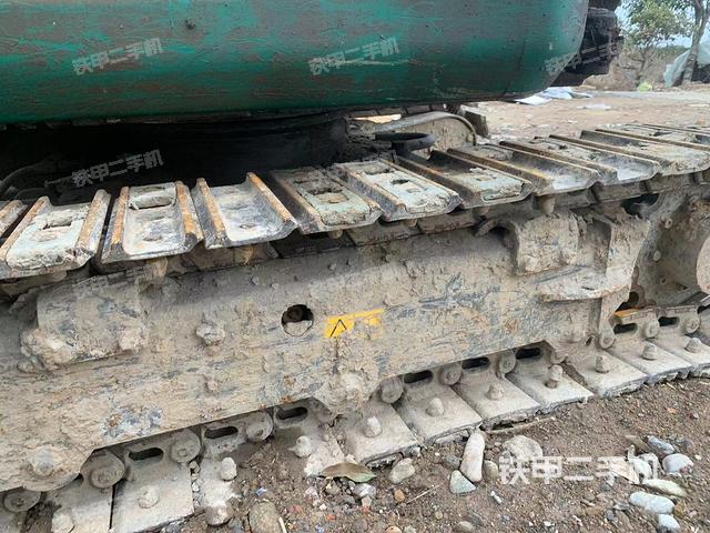 單側(cè)履帶整體(整機(jī)外觀) 單側(cè)履帶整體(整機(jī)外觀)