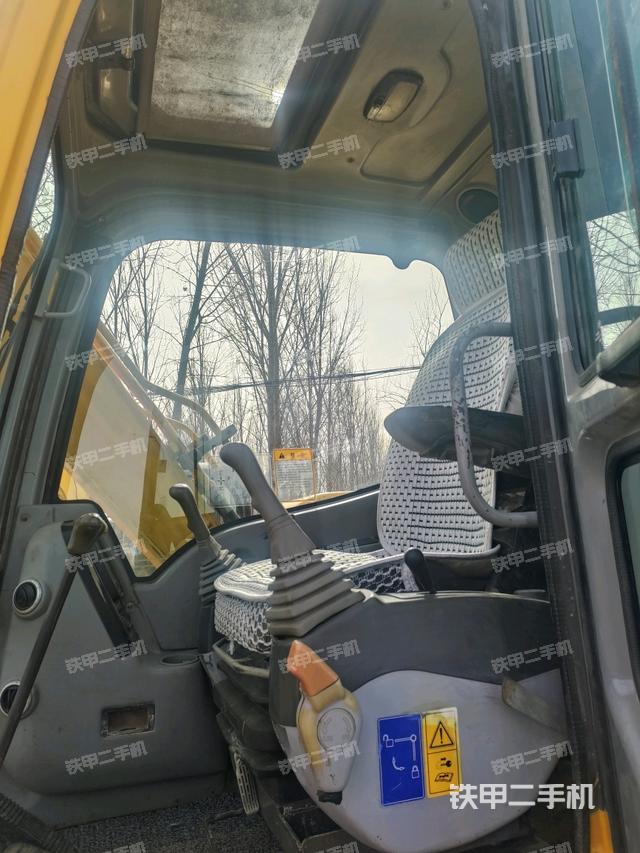 駕駛室頂部（整機(jī)外觀）