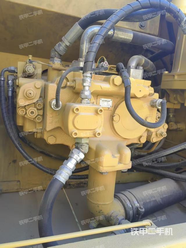 液壓泵艙室正面整體（整機(jī)外觀）