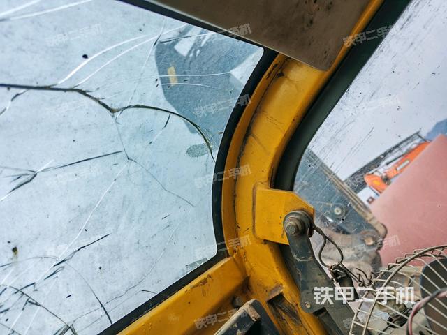 座椅后部(駕駛室部分) 座椅后部(駕駛室部分)