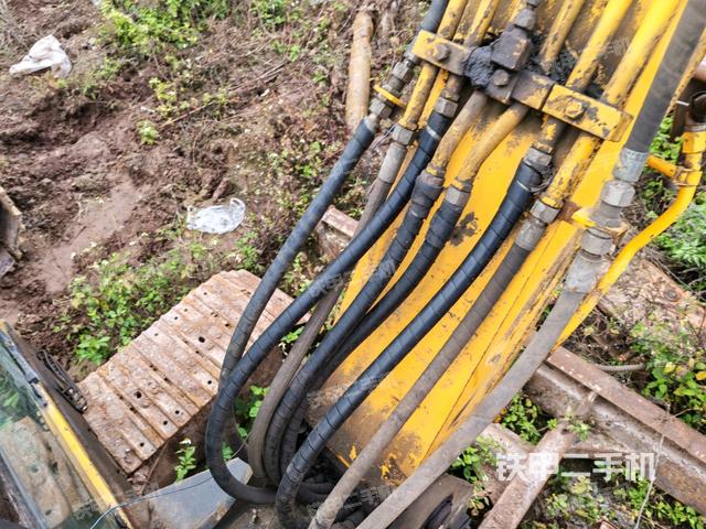 大臂背部俯視(工作和回轉(zhuǎn)裝置) 大臂背部俯視(工作和回轉(zhuǎn)裝置)