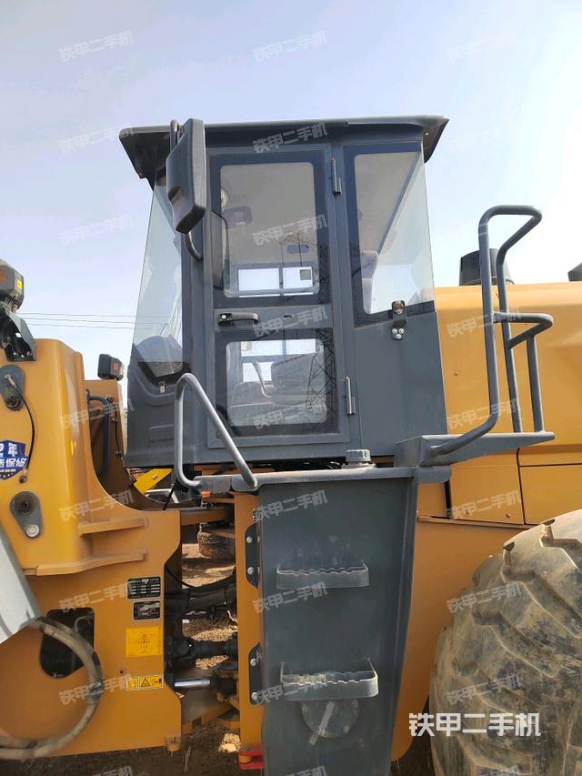 駕駛室操作臺(tái)（整機(jī)外觀及大件）