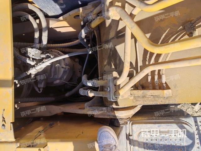 回轉馬達和主控閥（整機外觀）