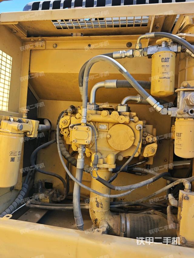 液壓泵艙室正面整體(整機(jī)外觀) 液壓泵艙室正面整體(整機(jī)外觀)