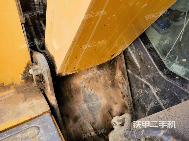 大臂根部?斜（工作和回轉(zhuǎn)裝置）