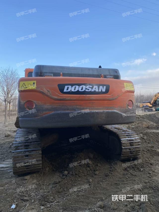 駕駛室頂部（整機外觀）