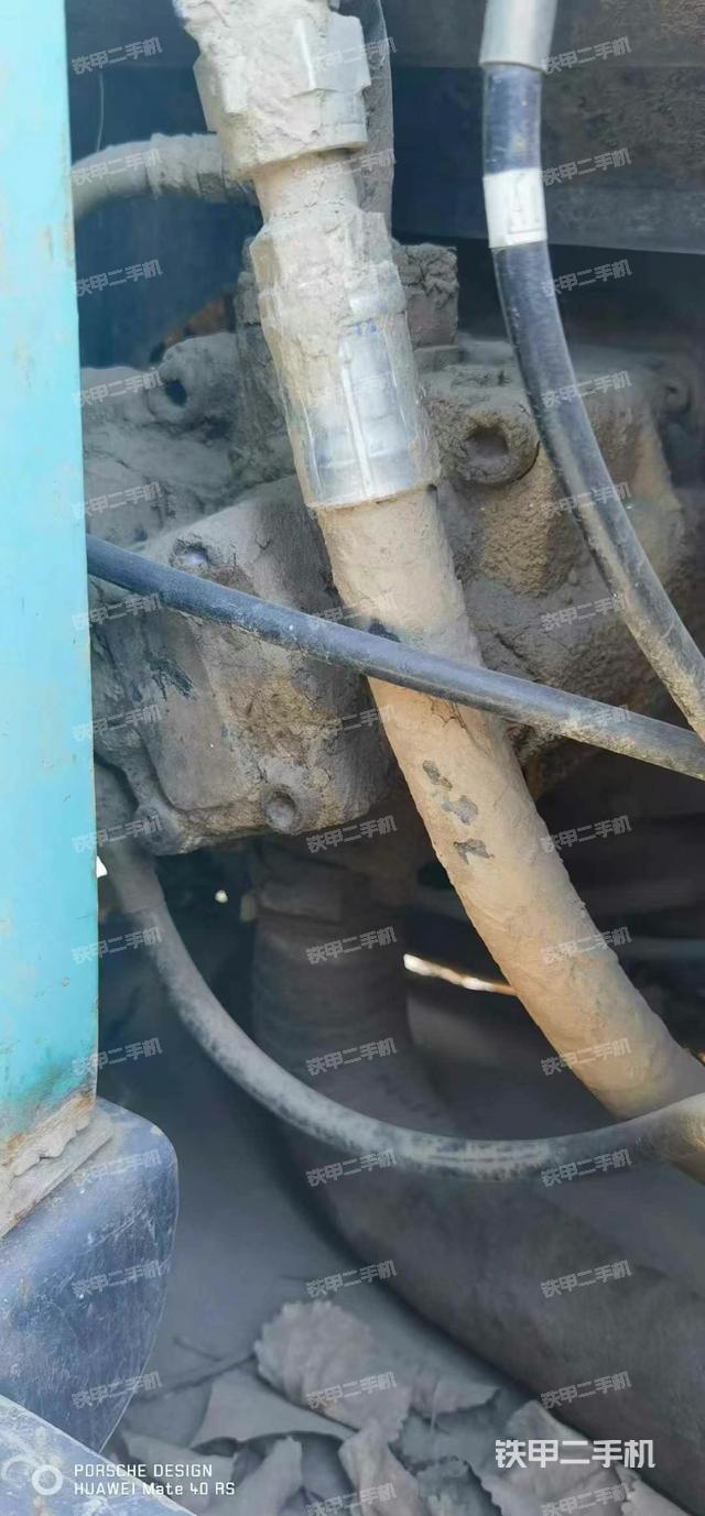 液壓泵艙室正面整體(整機(jī)外觀) 液壓泵艙室正面整體(整機(jī)外觀)
