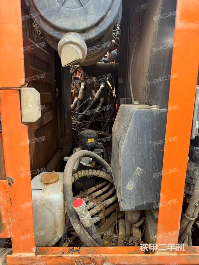 驾驶室顶部（整机外观）