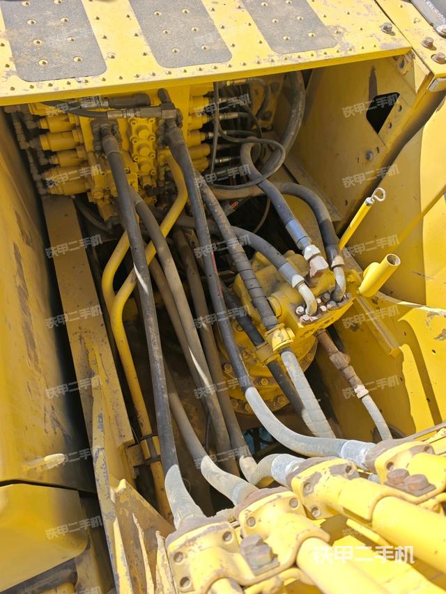 回轉(zhuǎn)馬達和主控閥（整機外觀）