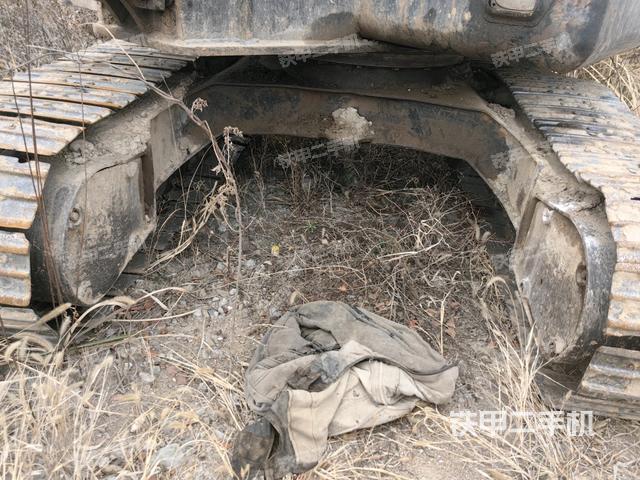 轉(zhuǎn)盤和下車架正前（工作和回轉(zhuǎn)裝置）