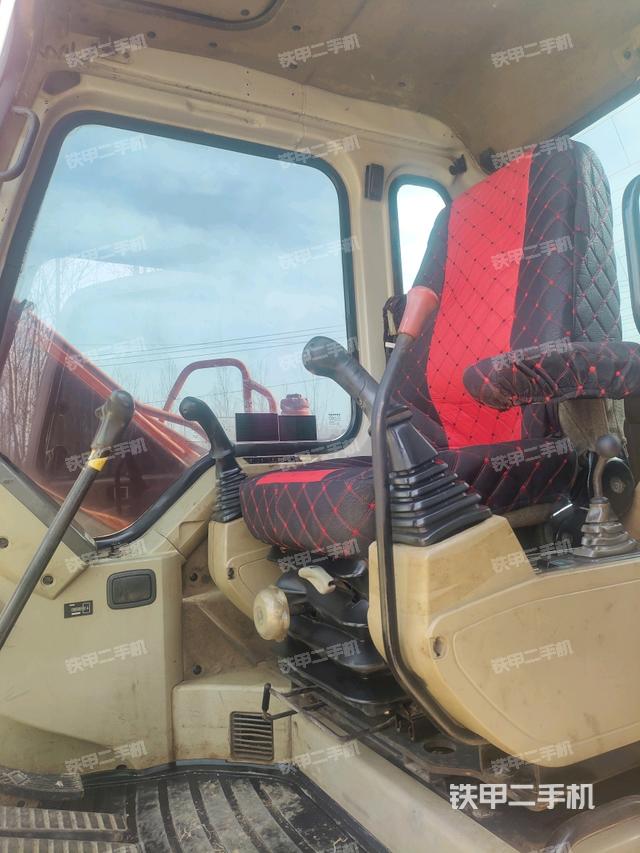 驾驶室顶部（整机外观）